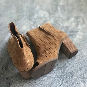 TOMS Majorca tan booties